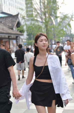街拍气质美腿美女
