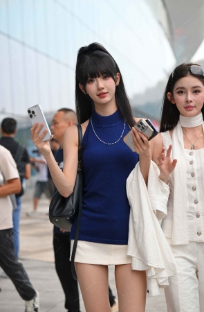 25成都车展，苗条的小玥玥