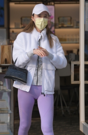 性感紧身裤美女