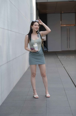气质短裙美女