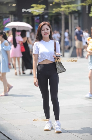 青春靓丽健身美女