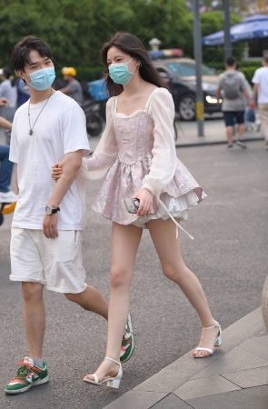 高挑白嫩软妹子240104-4-75 15P