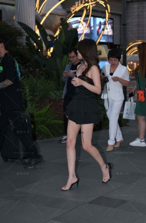 夜拍大长腿美女