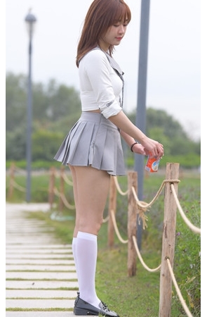 （套图一）超短百褶裙美女(350P)[6.29G/JPG]