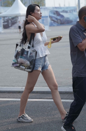 热裤长腿姐妹