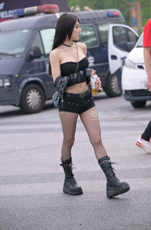 黑丝热裤小妹
