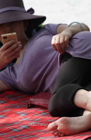 街拍优美身姿女子