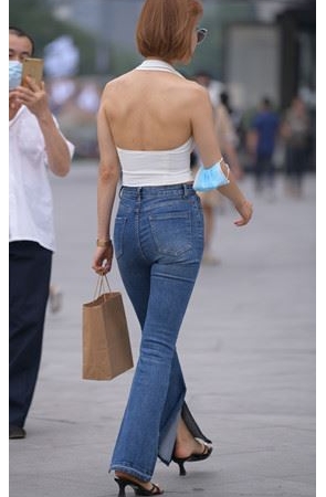 短发牛仔裤小姐姐(100P)