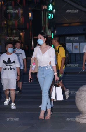紧牛小姐姐