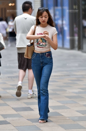 &文静牛仔裤美女