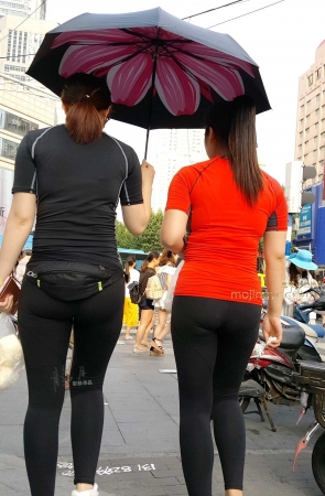 两个黑裤妹子----（18P）