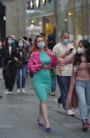 成熟韵味紫色高跟美妇