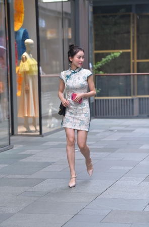 紧身旗袍风，美腿美女