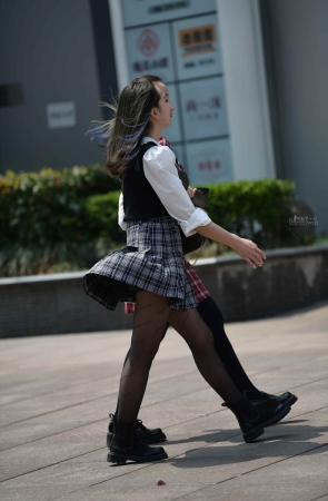 裙摆总是飞起来