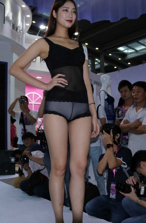 内衣展台秀  - 爱美