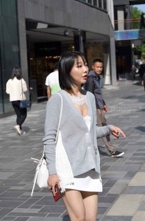 短发姑娘
