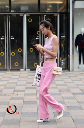 粉色裤子，引人入胜