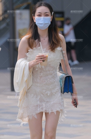 极品吊带裙美女