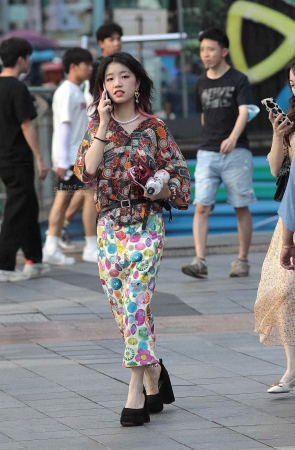 花裙妹子