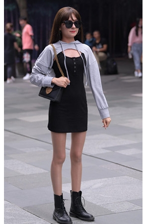 黑色连体裙妹子(49P)[1.01G/JPG]