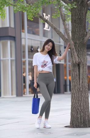 [一始专区] 灰色瑜伽裤美女 【图片➕视频】