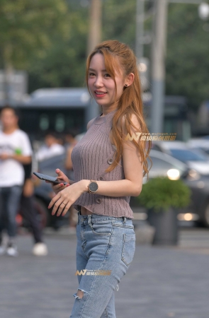 漂亮性感牛仔裤美女