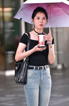 &长腿牛仔裤美女