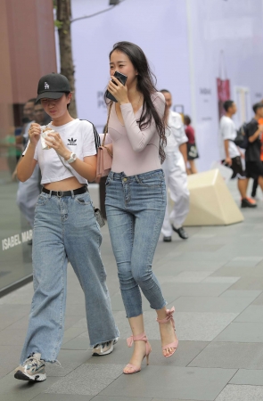 J169紧身牛仔 身材很好