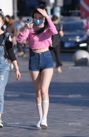 热裤美女