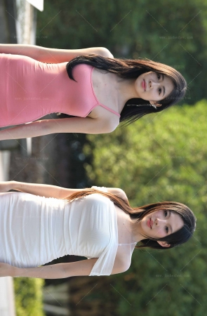 24612-19=78√√大长腿美女俩闺蜜 12P