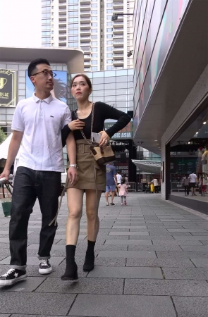 美腿短裙姐姐