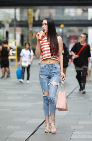 短装，小蛮腰，紧牛高跟美女