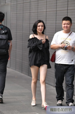 路肩吊带美女3A852[318M]