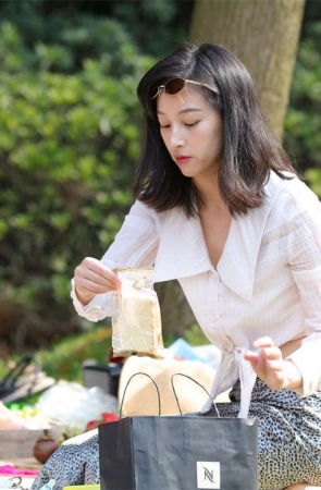 No1612 艰难闯入私拍领地，只为一探女神玉足真相 第2套