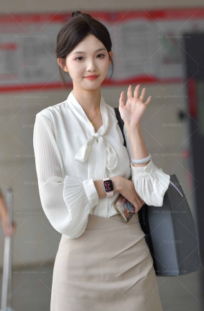 24831-32=40√搭讪甜美美腿小姐姐 10P