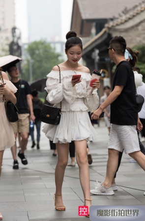 路肩白色裙子美女3A491[495M]