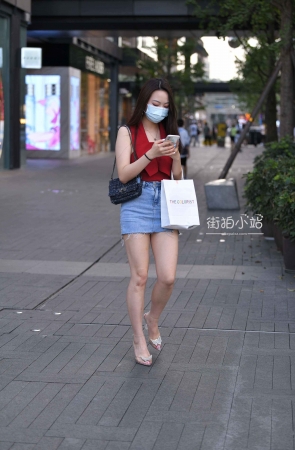 &街拍牛仔短裙大长腿美女&
