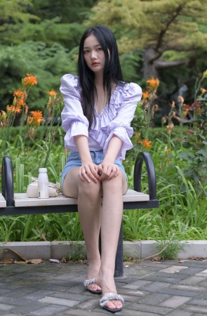 806蓝色牛仔热裤长腿美女