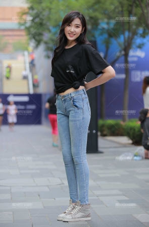 甜美小姐姐