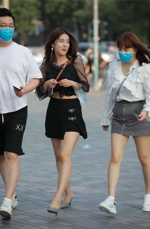 四九城嘎子街拍作品 - 有没有一种似曾相识的感觉小燕子