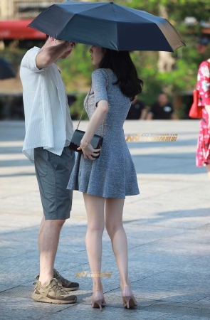 连衣裙，高跟，身材好又漂亮