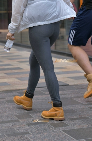性感漂亮紧身裤美女