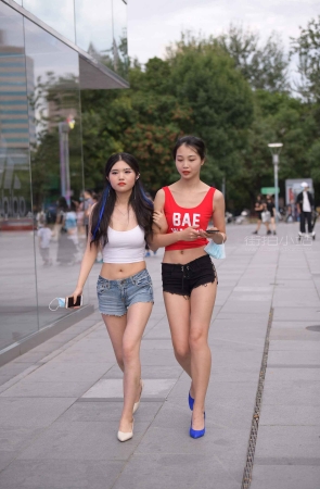 一对美腿姐妹