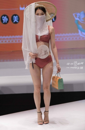 20117-4+103/我喜欢红色这女的 4P