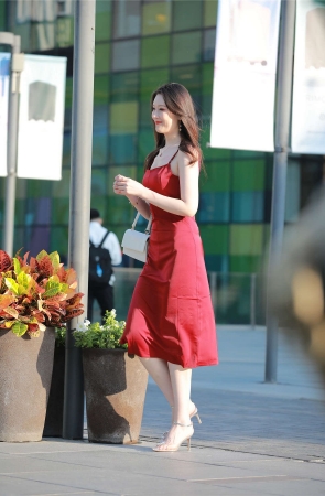 四九城嘎子街拍作品 - 长腿高跟美少妇