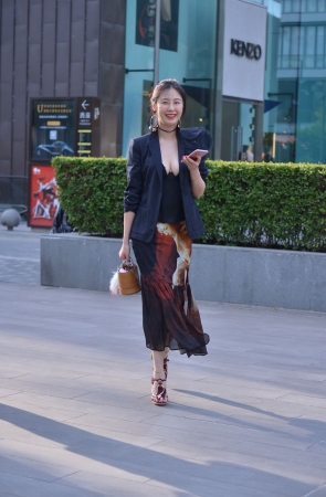 漂亮的长腿美女