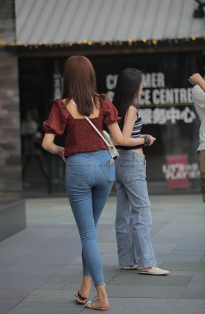 长腿紧牛美眉