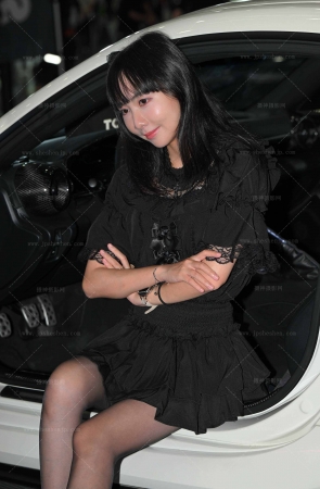 SH26-30-128√改装车-纤细美腿-黑丝小姐姐