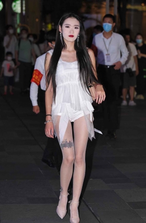菲菲亮丝袜