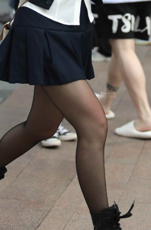 诱惑街拍黑丝短裙shaofu